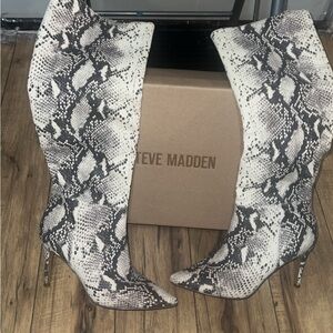 Women Steve Madden Snake Skin Knee High Boots 6.5